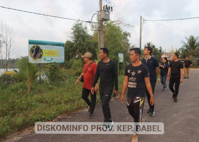 Jalan Pagi Bersama Kades Pj Suganda Suganda Tinjau Infrastruktur Desa Lubuk Besar