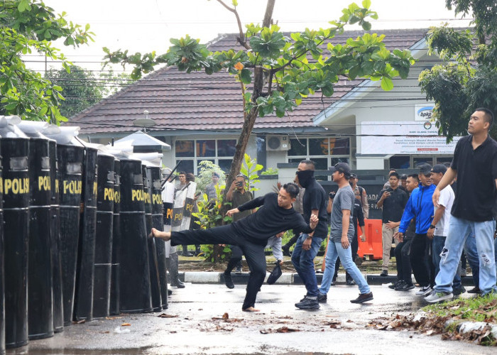 Polda Babel Gelar Simulasi Penanganan Unras di Penutupan Apel Kasatwil 2025