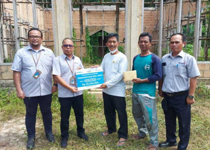 PT Timah Tbk Bantu Pembangunan Surau Babul Jannah di Desa Senyubuk Beltim