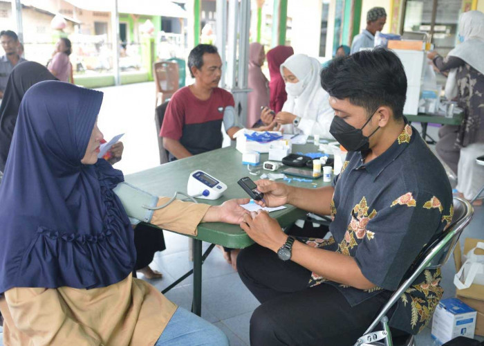 Warga Kelurahan Ketapang Toboali Serbu Mobil Sehat PT Timah Tbk