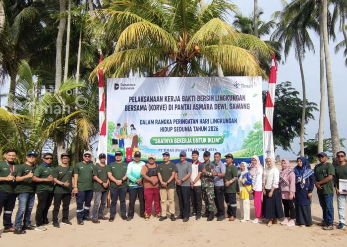 PT Timah Tanam Pohon dan Bersihkan Pantai Asmara Dewi di Kabupaten Karimun