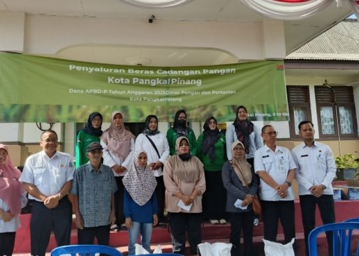 Pemkot Pangkalpinang Salurkan Beras Cadangan Pangan Untuk 350 KPM di Kecamatan Gabek