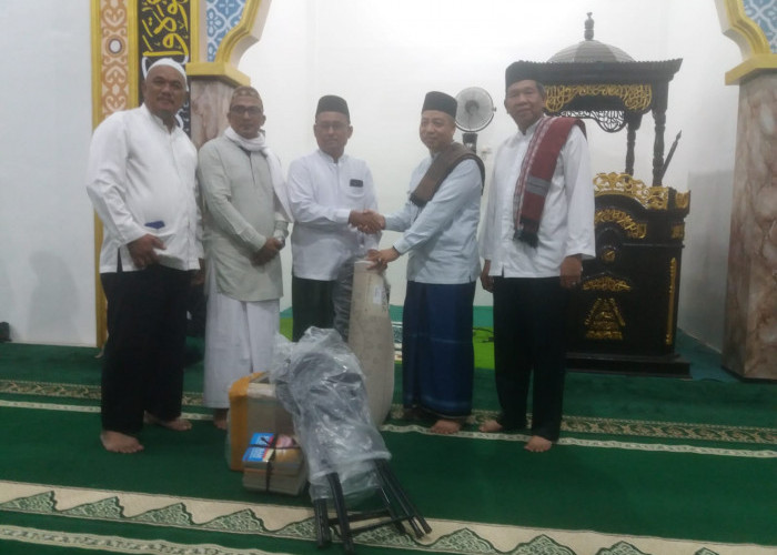 Kemenag Salurkan Bantuan Program Kolaborasi Festival Ramadan di Masjid Baitul Islam Temberan 
