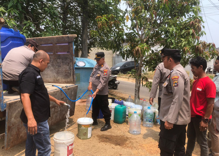 Krisis Air Hampir 2 Bulan, Polsek Taman Sari Salurkan 2.000 Liter ke Warga Jerambah Gantung