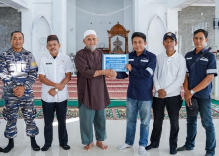 PT Timah Serahkan Bantuan ke Yayasan Baiturrahman Desa Batu Belubang 