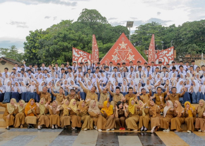 Ratusan Siswa SMP 5 Toboali Lulus, Kepala Sekolah Yulianto Pesankan Ini 