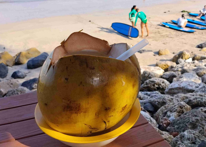Tak Hanya Pelepas Dahaga, Ini 6 Manfaat Mengonsumsi Air Kelapa Setiap Hari bagi Kesehatan