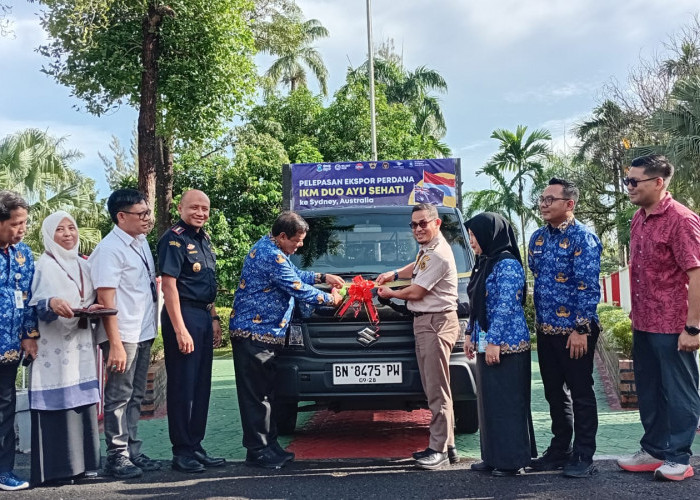 Lepas Ekspor Perdana Produk Olahan Laut IKM Duo Ayu Sehati ke Australia, Wako Udin Bangga