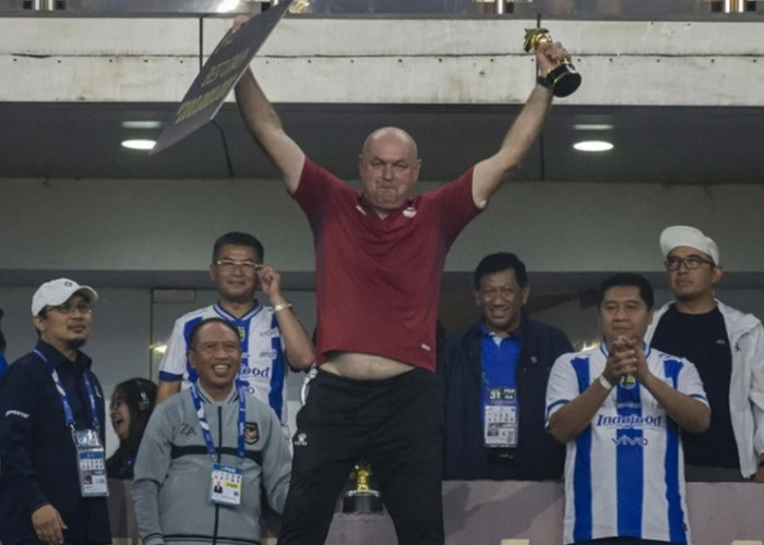 Hattrick Juara, Persib Langsung Ganti Pelatih
