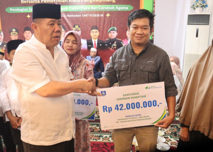 Tebarkan Kebaikan di Bulan Ramadan, Gubernur Hidayat Arsani Salurkan Zakat BAZNAS di Desa Penyamun