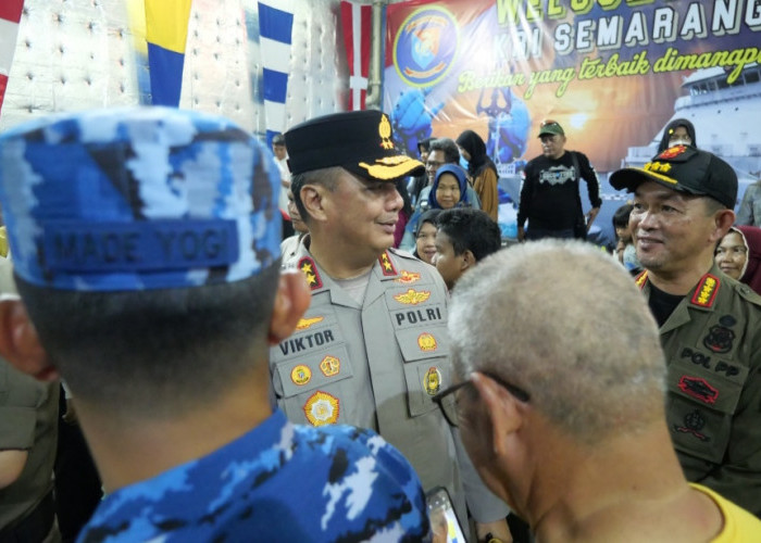 Kapolda Babel Pantau Pelepasan Pemudik Via KRI Semarang di Tanjung Batu Belitung