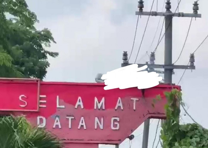 Tukang Cat Gapura Toboali Tersengat Listrik, Videonya Mengerikan