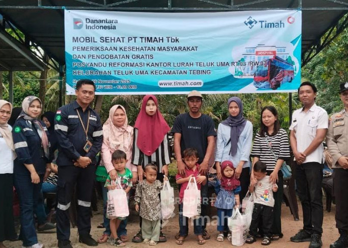 Dukung Penanganan Stunting, PT Timah Tbk Serahkan Puluhan Paket Makanan Tambahan untuk Warga Teluk Uma