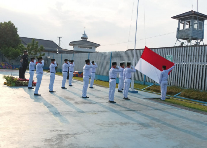 12 Warga Binaan Lapas Pangkalpinang Sukses Turunkan Bendera di Upacara HUT ke-78 RI