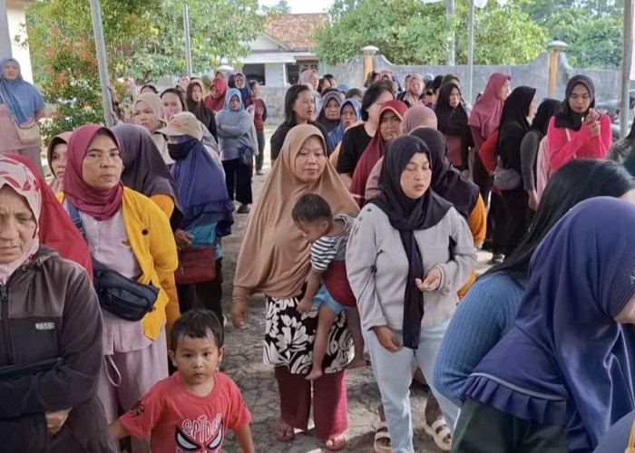 Jelang Idul Adha, 1.000 Paket Sembako Murah di Riding Panjang Diserbu Warga