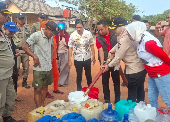 Kemarau Panjang Cekik Warga Toboali, Pemkab Basel Kembali Turun Tangan, 13 Ribu Liter di Alirkan 