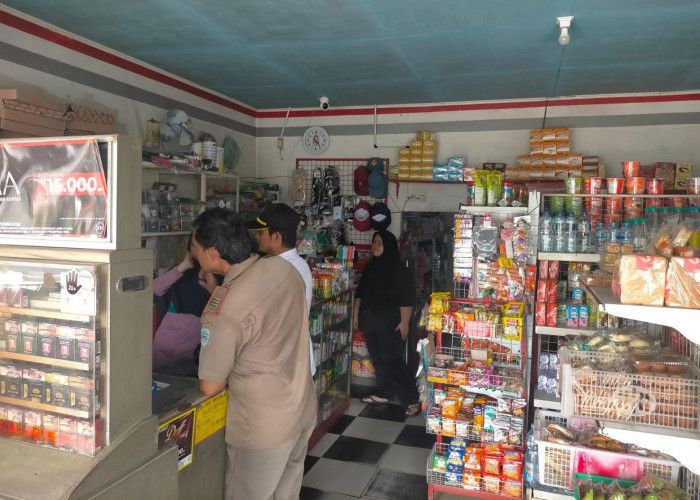 Satpol PP Bangka Sisir Toko Kelontong di Sungailiat, Sosialisasi Larangan Rokok Ilegal