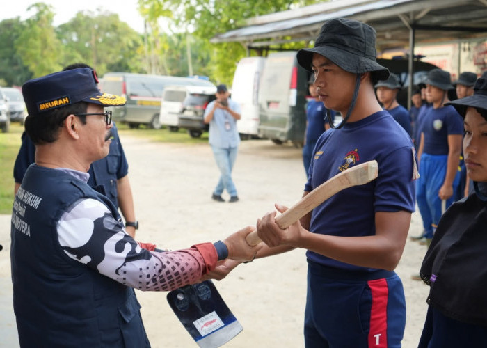 Kakanwil Meurah Budiman Motivasi dan Serahkan Alat Baksos untuk Taruna Poltekpin