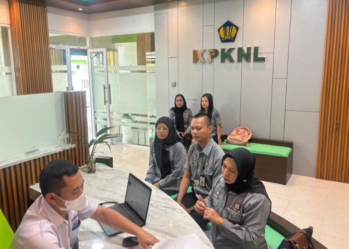 Optimalisasi Aset Negara, Kanwil Kemenkum Babel Laksanakan Lelang Inventaris Kantor di KPKNL Pangkalpinang