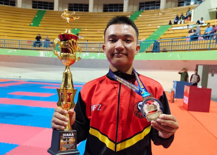 Hafiz Zarandi Sabet Emas dan Gelar 