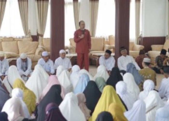 Bupati Bangka Tengah Melepas 153 CJH Sekaligus Bagikan Uang Saku