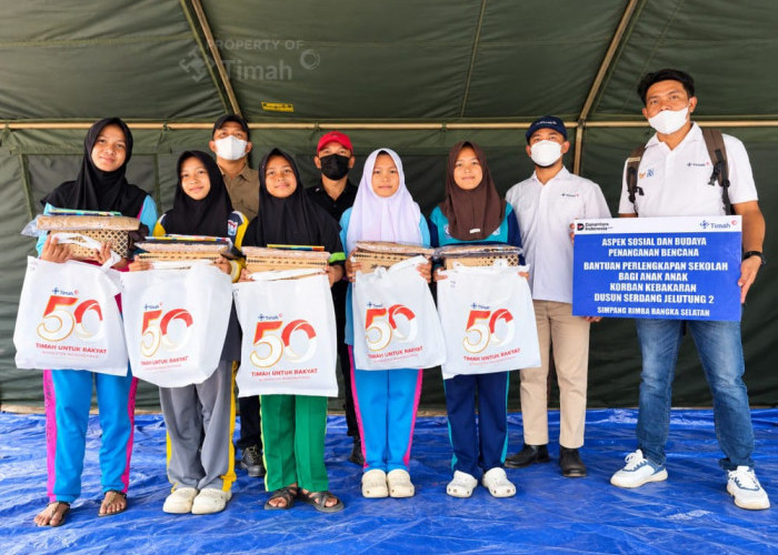 Bantu Anak Kembali Bersekolah, PT TIMAH Salurkan 210 Paket Seragam di Dusun Serdang