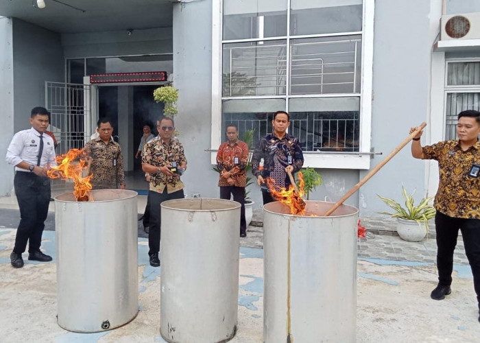Wujudkan Komitmen Lapas Bersih dari Barang Terlarang, Lapas Narkotika Pangkalpinang Musnahkan Barang Hasil Pen