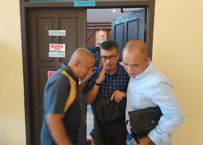 Jalani Sidang Perdana, Hakim Ketua Minta Terdakwa dr. Surya Kooperatif: Kami Bisa Menahan Saudara