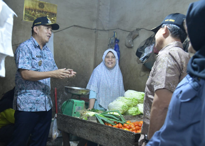 Bupati Fery Cek Ketersediaan Sembako dan BBM, Ingatkan Masyarakat Jangan Panik