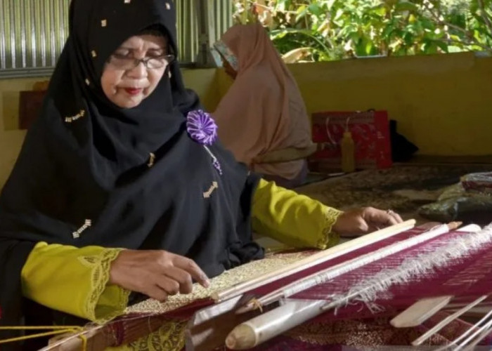 Pemkab Bangka Barat Kembangkan Potensi Budaya Kain Cual Mentok