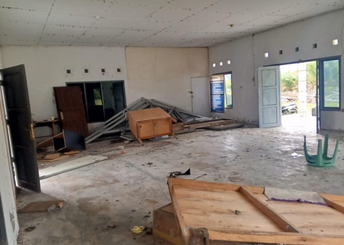 Ratusan Warga, Geruduk Pos Stasiun Pengumpul PT Timah di Bencah, Masyarakat Akui Resah Adanya Satgas 