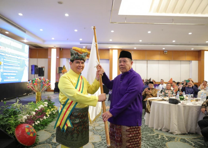 Kukuhkan Pengurus IKM Babel, Gubernur Hidayat: Tetap Tunjukkan Komitmen Tinggi Untuk Turut Membangun Babel