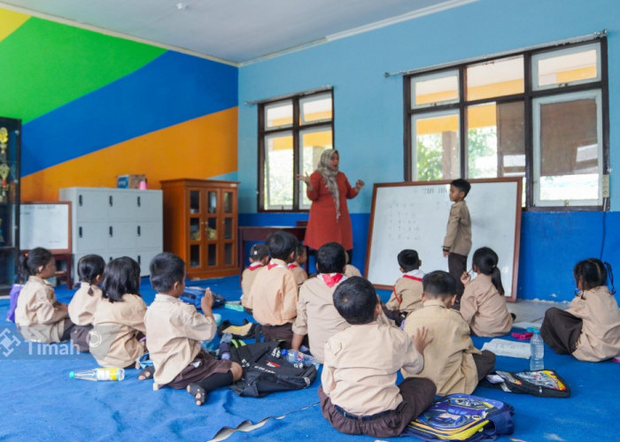 Cerdaskan Generasi Bangsa, PT Timah Bantu Sarana Belajar SDN 21 Gantung