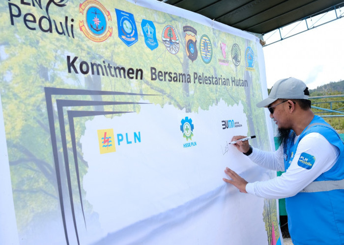 PLN Salurkan Bantuan TJSL 10.000 Pohon untuk Membangun Ekosistem yang Berkelanjutan