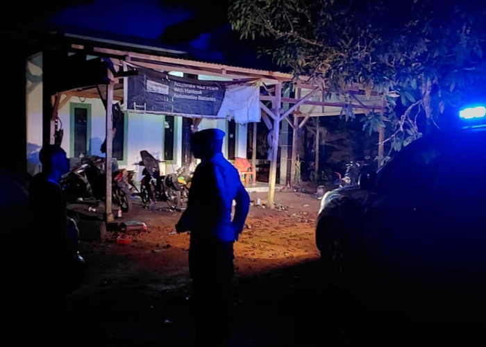 Respons Cepat Laporan Call Center 110, Personel Polsek Bakam Bantu Evakuasi Warga yang Mobilnya Mogok 