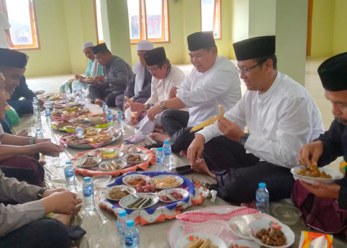 Tumpah Ruah Warga Lebaran Maulid di Kemuja, Ada PJ Gubernur Sugito dan PJ Bupati Haris 