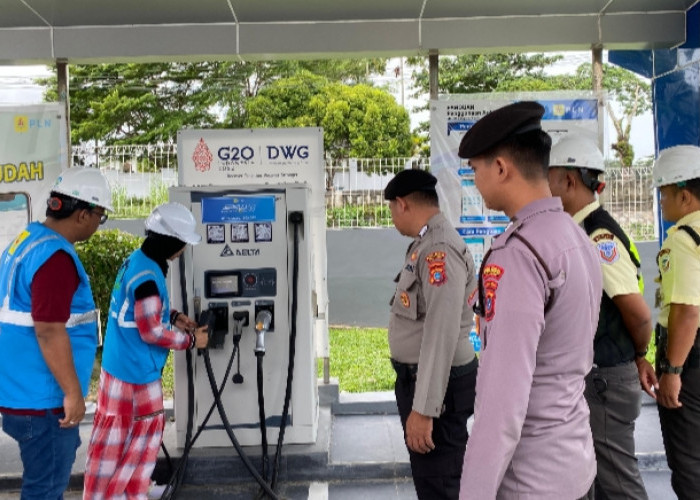 Jelang Perayaan Nataru, PLN UP3 Belitung Bersama Polres Belitung Pastikan SPKLU Siap All-out Layani Pengguna E