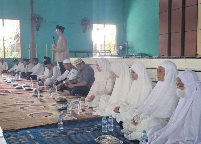 Pemkab Bangka Tengah berikan uang saku kepada jema'ah haji Bangka Tengah 