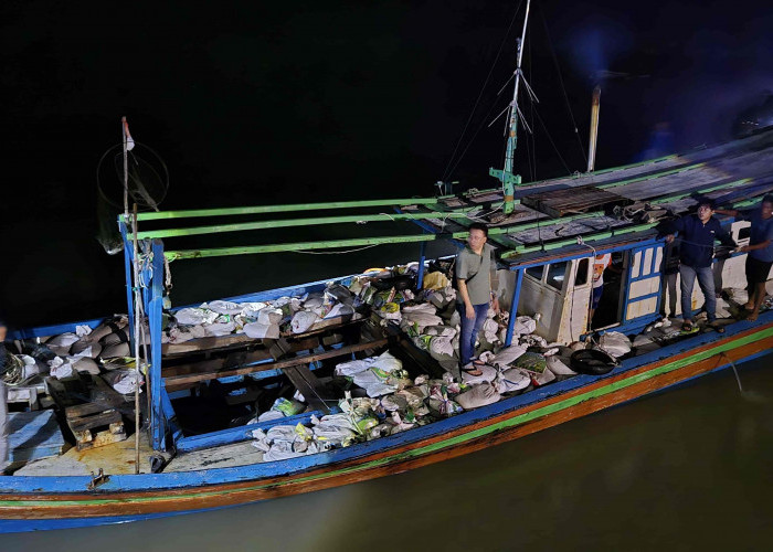 Polisi Gagalkan Pengangkutan 300 Karung Pasir Timah di Perairan Tanjung Kelayang
