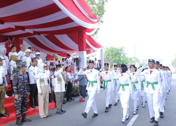 Gubernur Babel Hidayat Arsani Buka Pawai Karnaval Hari Pertama HUT RI-80 