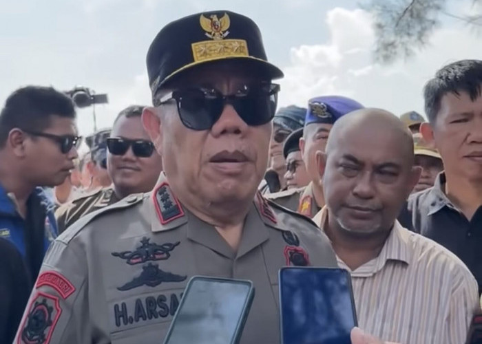 Mimpi dari Pesisir: Dialog Imajinatif Hidayat Arsani dan Ujang Supriyanto