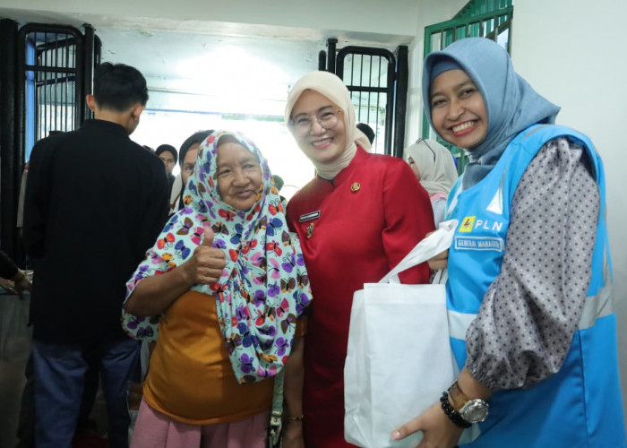 PLN UIW Babel Salurkan 1.200 Paket Sembako Murah pada Program Terang Berkah Ramadan