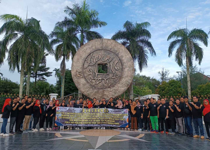 Bawaslu Pangkalpinang Bersama Panwascam se-Pangkalpinang Gelar Deklarasi di Tugu Nol Kilometer