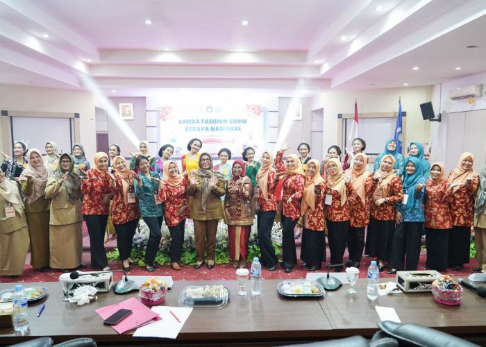 Nah Loh, Ibu-ibu DWP Pangkalpinang Adu Gaya dengan Kebaya Nasional