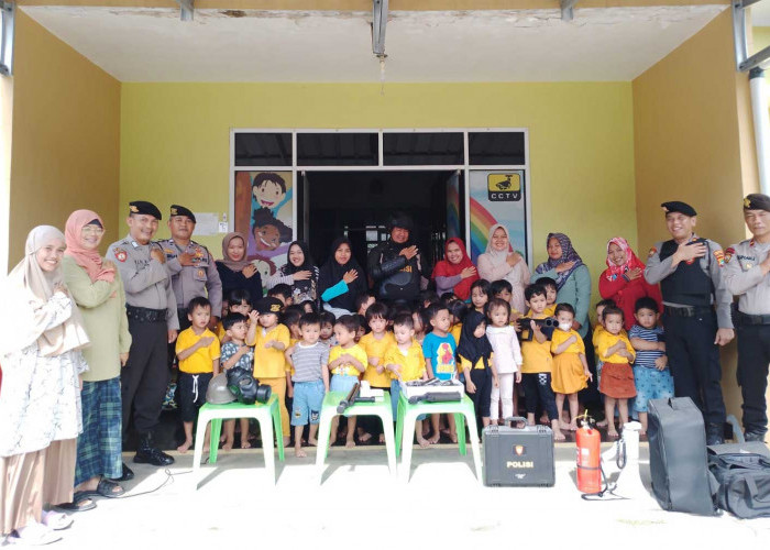 Samapta Polresta Pangkalpinang Kenalkan Tugas Kepolisian dan Peralatan Kepada Anak Anak PAUD