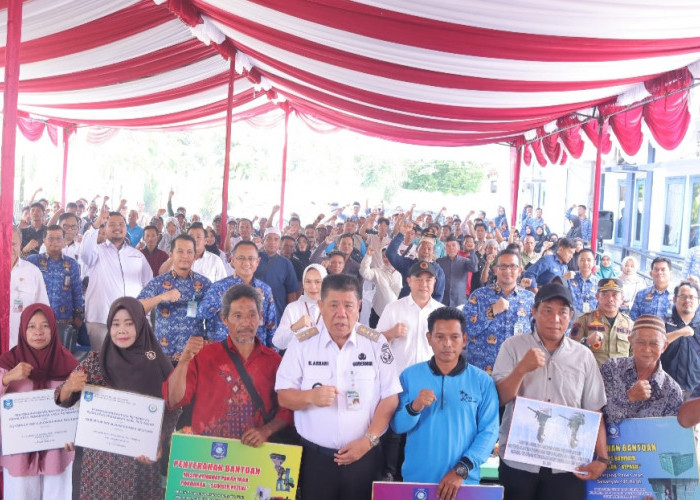 Serahkan Bantuan Sarpras Perikanan ke Nelayan, Gubernur Hidayat Arsani: Bantuan Harus Tepat Sasaran 