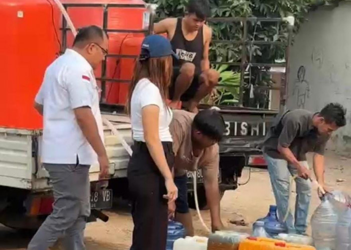 Puluhan Ribu Liter Air Bersih Terus Dibagikan Suwandi, Selama Persediaan Masih Ada 