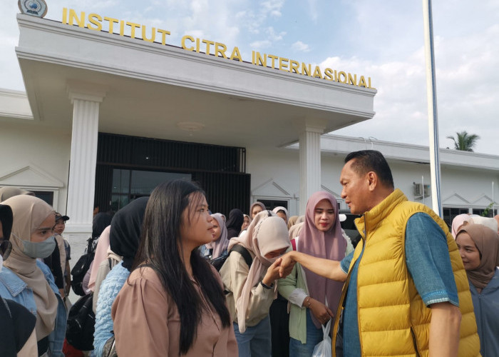 Bambang Patijaya Lepas Keberangkatan Field Trip Mahasiswa ICI 