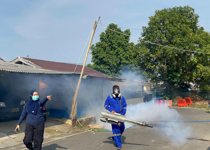 Cegah DBD, Bidokkes Polda Babel Fogging Polresta Pangkalpinang