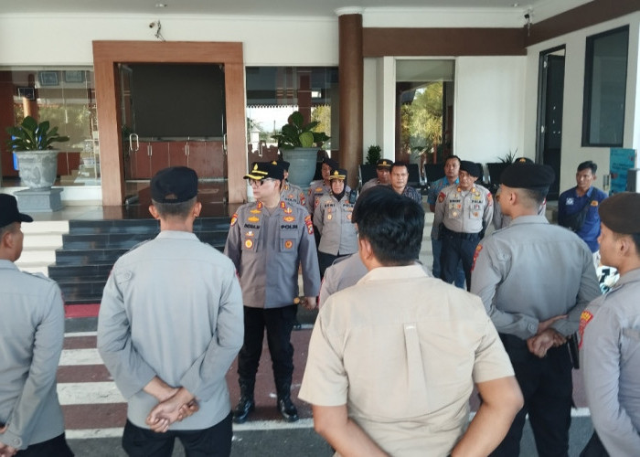 HMI Babel Raya Demo di DPRD Babel, Kapolresta Pangkalpinang Turun Langsung Pastikan Situasi Kondusif